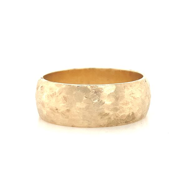 14k Yellow Gold 7mm Hammered Band Image 2 Arezzo Jewelers Elmwood Park, IL