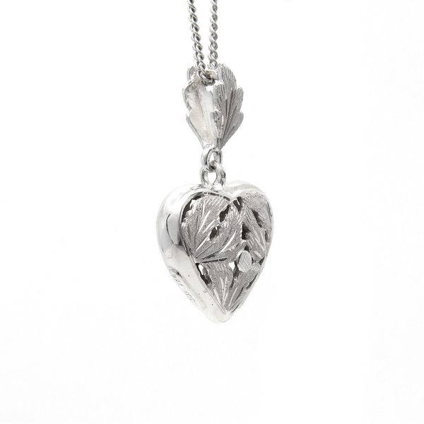 18k 3d Puffed Heart Medal Necklace Image 2 Arezzo Jewelers Elmwood Park, IL