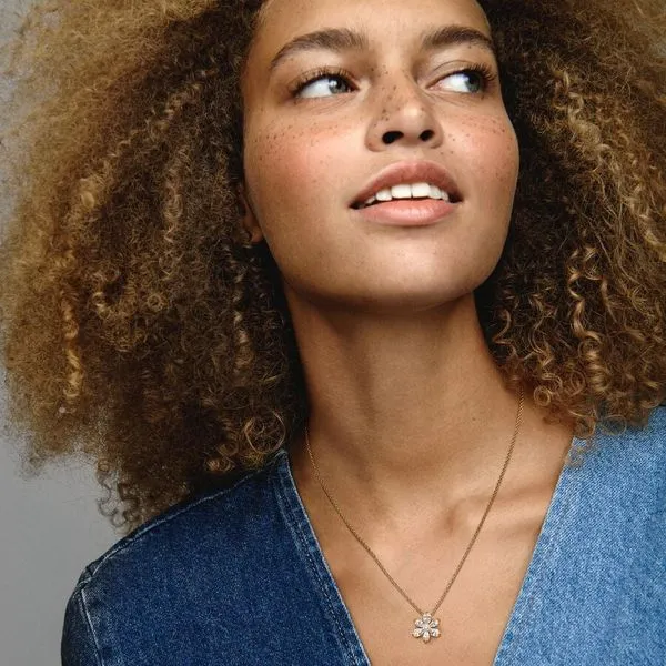 Sparkling Herbarium Cluster Pendant Necklace Image 3 Arezzo Jewelers Elmwood Park, IL
