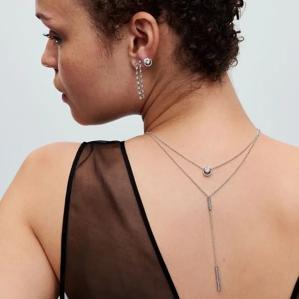 Sparkling Round Halo Pendant Collier Necklace Image 3 Arezzo Jewelers Elmwood Park, IL