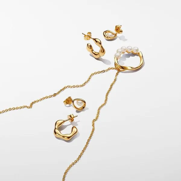 Organically Shaped Circle & Treated Freshwater Cultured Pearls Pendant Necklace Image 4 Arezzo Jewelers Elmwood Park, IL