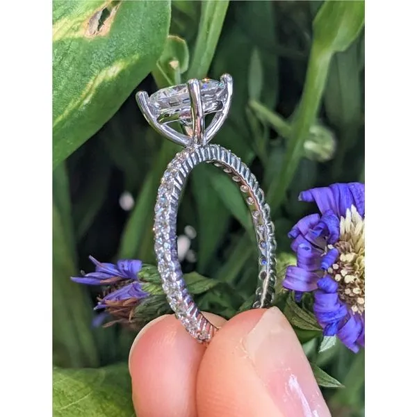 18K White Gold Round Cut Engagement Ring Image 5 Armentor Jewelers New Iberia, LA