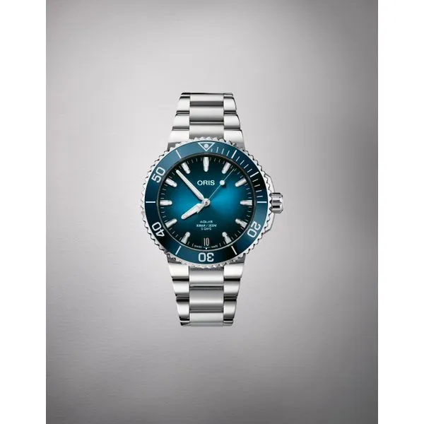 Aquis Date Calibre 400 Image 3 Armentor Jewelers New Iberia, LA