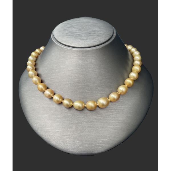 Pearl Necklace Image 3 Arthur's Jewelry Bedford, VA