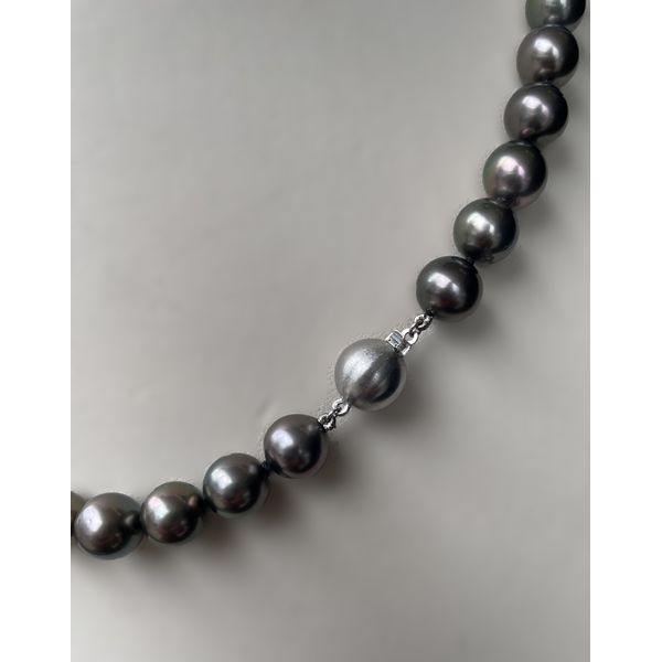 Pearl Necklace Image 4 Arthur's Jewelry Bedford, VA
