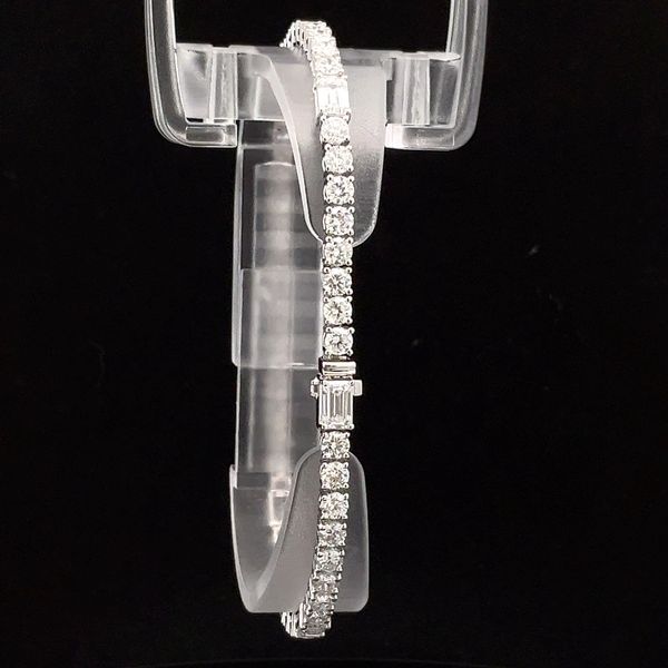 Diamond Bracelets Image 3 Austin's Fine Diamonds & Jewelry Lyndhurst, NJ