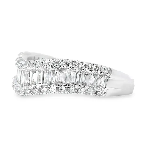 Anniversary Ring Image 3 Banks Jewelers Burnsville, NC
