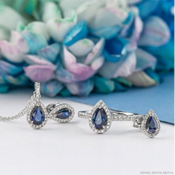 10KW Blue Sapphire & Diamond Halo Necklace Image 2 Barthau Jewellers Stouffville, ON