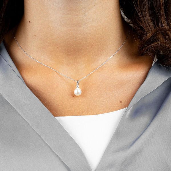 14K Yellow Gold Pearl And Diamond Necklace Image 2 Barthau Jewellers Stouffville, ON