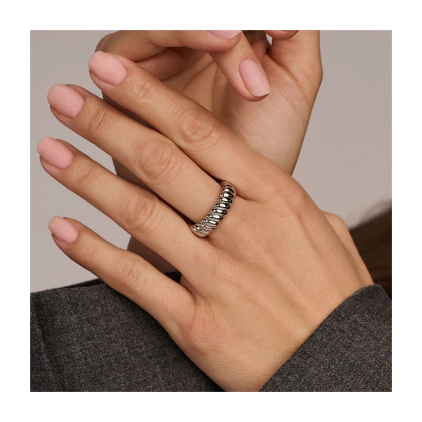 Vintage Ribbed Ring Image 2 Baxter's Fine Jewelry Warwick, RI