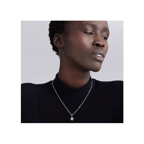 Fleur Pearl Pendant Necklace