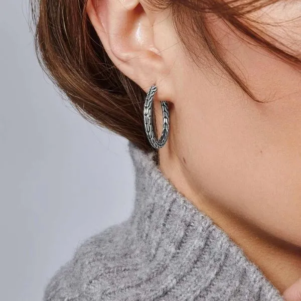 Classic Chain Medium Hoop Earring thumb image 2