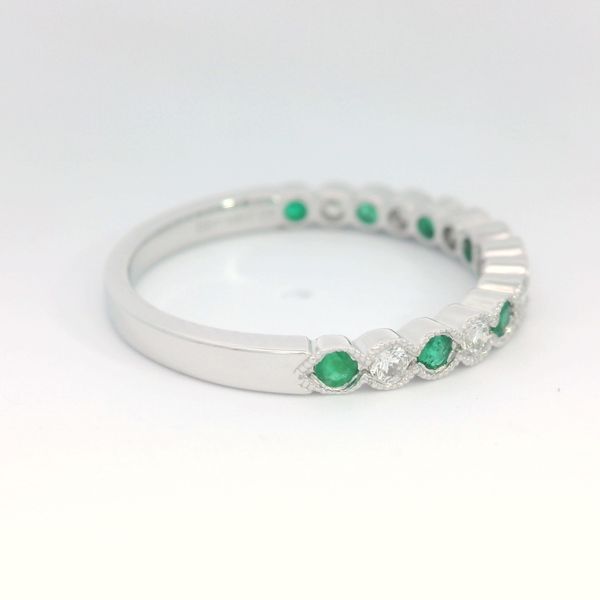 Emerald Ring Image 4 Bethany's Jewelry Wellsboro, PA