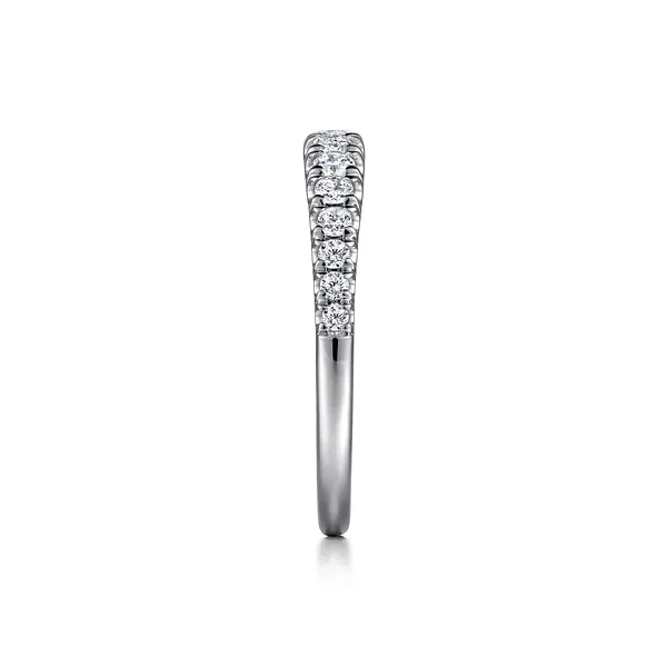 14K White Gold Graduated Diamond Wedding Band Image 3 Biondi Diamond Jewelers Aurora, CO