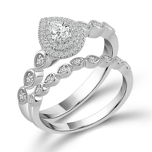 Wedding Set Black River Diamond Company Medford, WI