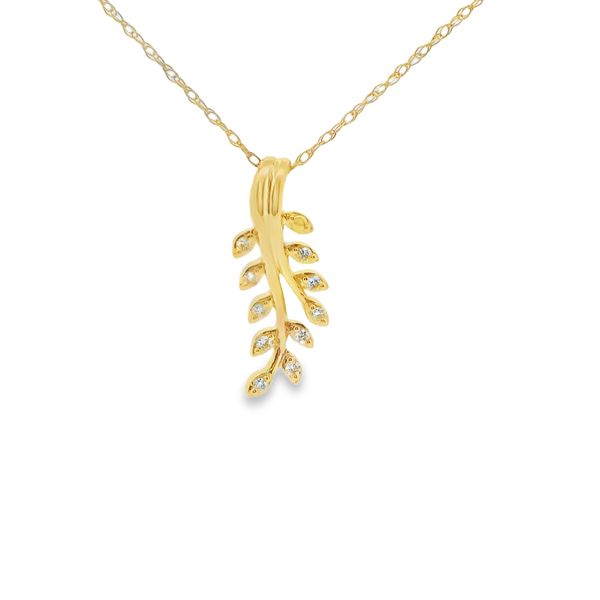14KYG 0.05ctw Diamond Vine Pendant on a 18