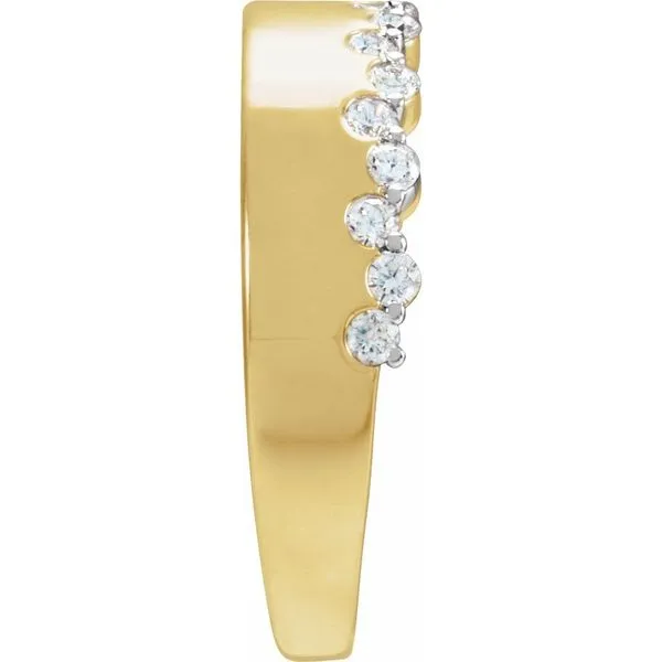 14k Gold Diamond Edge Ring Image 3 Blue Heron Jewelry Company Poulsbo, WA