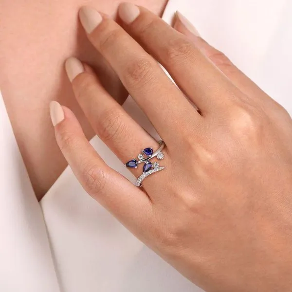 LUSSO FLORAL RING Image 5 Blue Water Jewelers Saint Augustine, FL