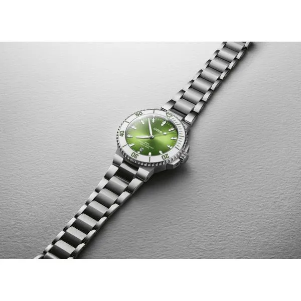 ORIS AQUIS DATE 41.5MM WATCH Image 2 Blue Water Jewelers Saint Augustine, FL