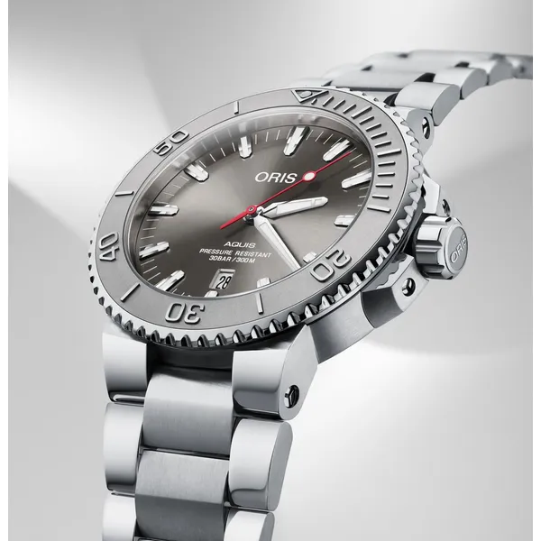 ORIS AQUIS DATE RELIEF 43.5MM WATCH - STAINLESS STEEL BRACELET Image 4 Blue Water Jewelers Saint Augustine, FL