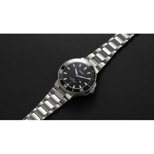 ORIS AQUIS DATE BLACK DIAL 43.5MM WATCH Image 2 Blue Water Jewelers Saint Augustine, FL