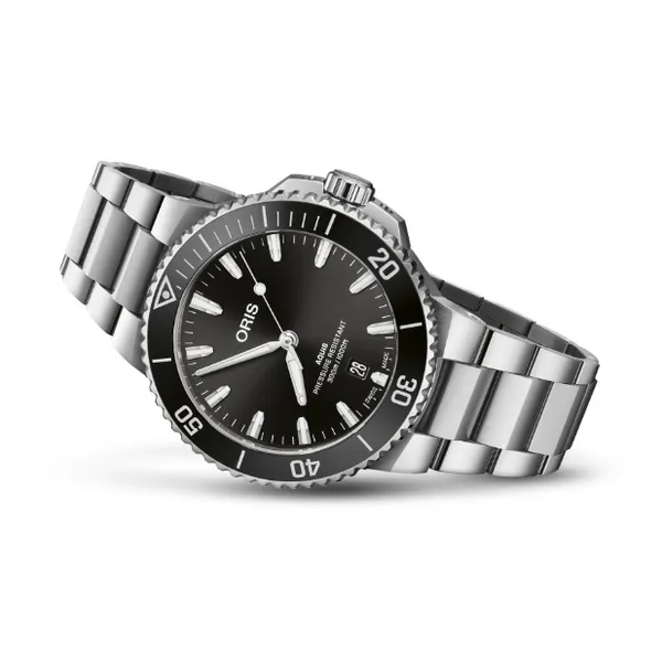 ORIS AQUIS DATE BLACK DIAL 43.5MM WATCH Blue Water Jewelers Saint Augustine, FL