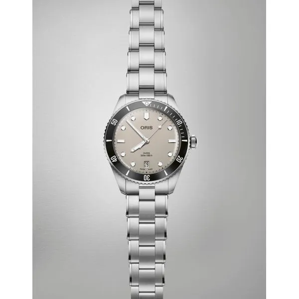 ORIS DIVERS DATE 39MM STEEL BRACELET WATCH Image 3 Blue Water Jewelers Saint Augustine, FL