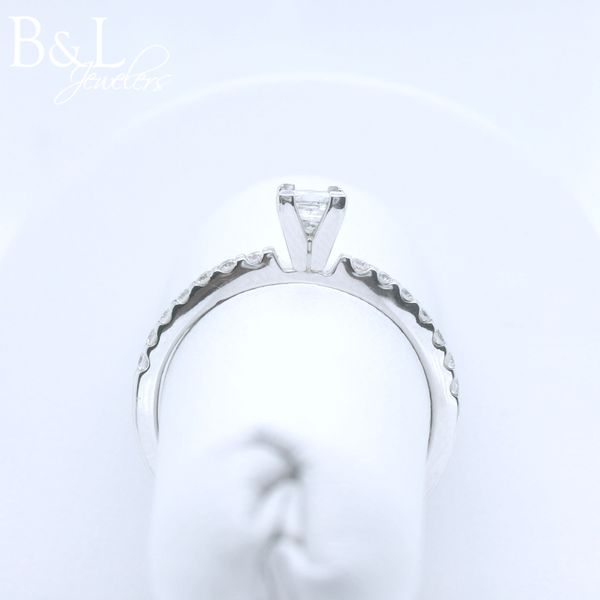 Engagement Ring Image 3 B & L Jewelers Danville, KY