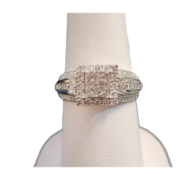 Engagement Ring B & L Jewelers Danville, KY