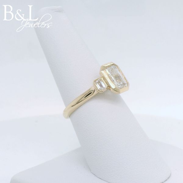 14K Yellow Gold 2.33ctw Emerald Lab Diamond 3 Stone Bezel Ring Image 2 B & L Jewelers Danville, KY
