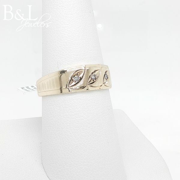 14K Yellow Gold Diamond Leaf Design Band .03ctw Image 2 B & L Jewelers Danville, KY