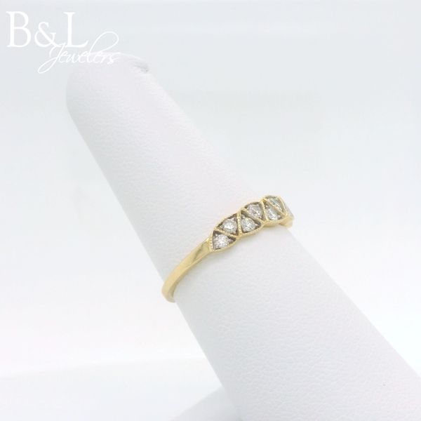 Anniversary Ring Image 2 B & L Jewelers Danville, KY