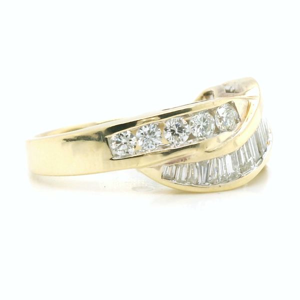 Anniversary Ring Image 2 B & L Jewelers Danville, KY