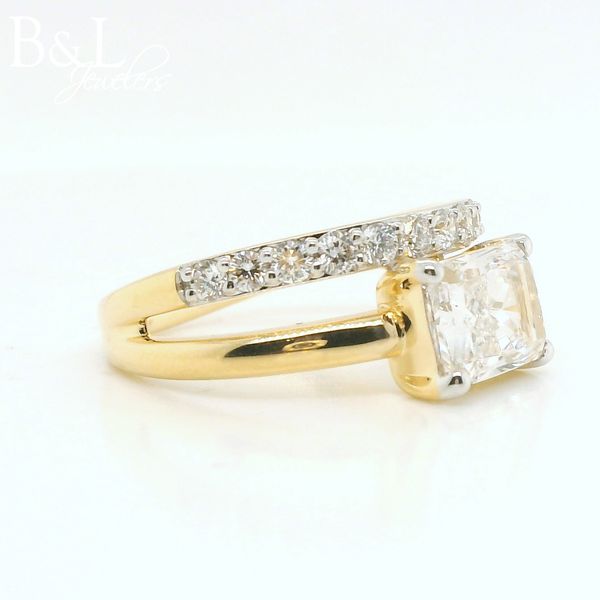 Fashion Ring Image 2 B & L Jewelers Danville, KY