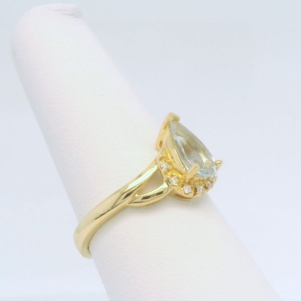 14k Yellow Gold .95ct Pear Aquamarine and .06ct Diamond Fashion Ring Image 2 B & L Jewelers Danville, KY