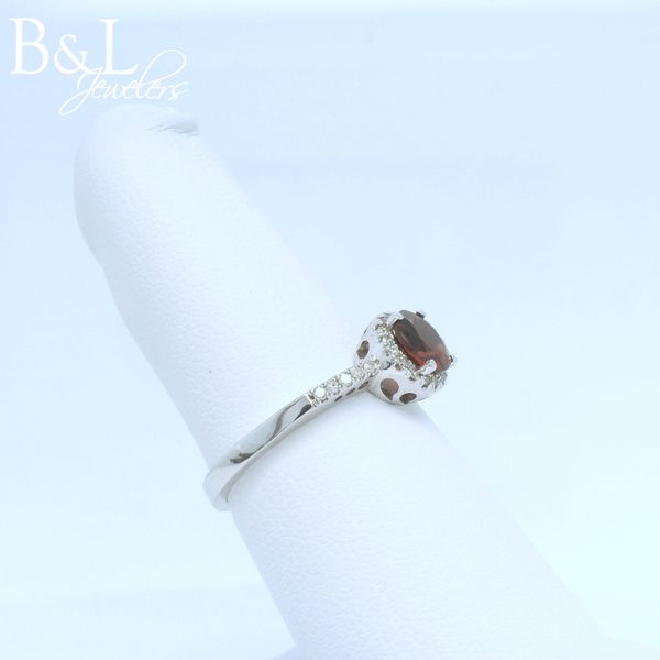 10k White Gold .80ct Round Garnet .13ct Diamond Halo Ring Image 2 B & L Jewelers Danville, KY
