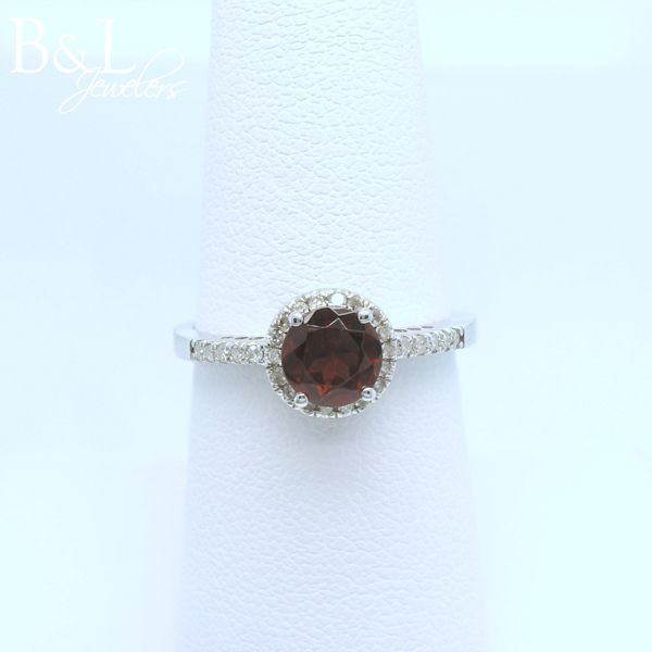 10k White Gold .80ct Round Garnet .13ct Diamond Halo Ring B & L Jewelers Danville, KY