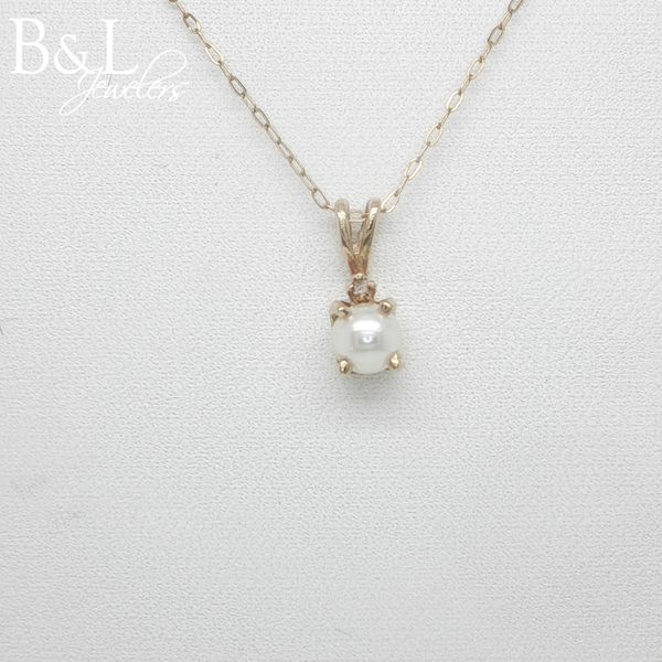 14k Yellow Gold 5mm Freshwater Pearl and Diamond Necklace B & L Jewelers Danville, KY