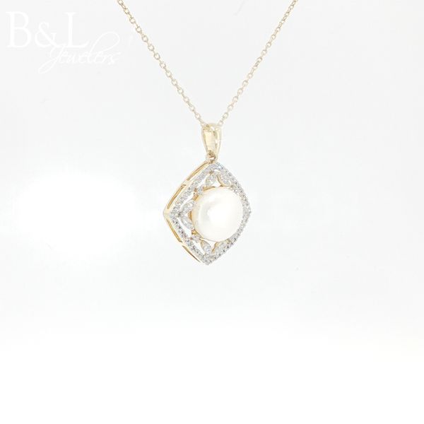 14k Yellow Gold Pearl and .25ctw Diamond Halo Square Necklace Image 2 B & L Jewelers Danville, KY