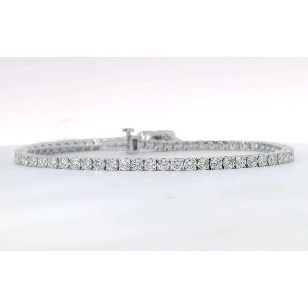 Lab Grown Diamond Bracelet Bradley's Jewelers Jacksonville, NC