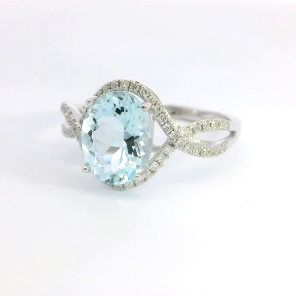 14K White Gold Oval Aquamarine and Diamond Ring Image 3 Bradley's Jewelers Jacksonville, NC