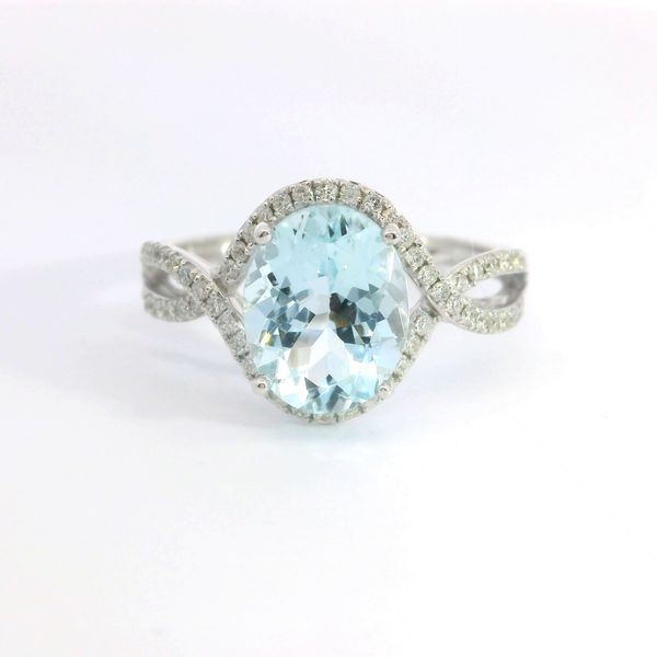 14K White Gold Oval Aquamarine and Diamond Ring Image 4 Bradley's Jewelers Jacksonville, NC