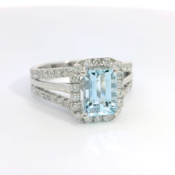 14K White Gold Emerald Aquamarine Diamond Split Shank Ring Image 2 Bradley's Jewelers Jacksonville, NC