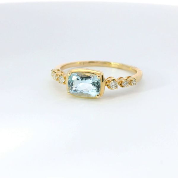 14K Yellow Gold Cushion Aquamarine and Diamond Ring Image 3 Bradley's Jewelers Jacksonville, NC