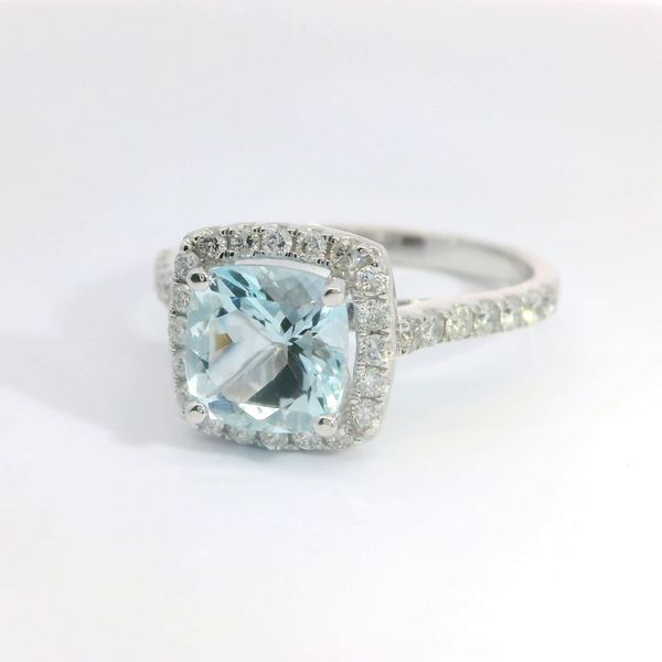14K White Gold Oval Aquamarine and Diamond Ring Image 3 Bradley's Jewelers Jacksonville, NC