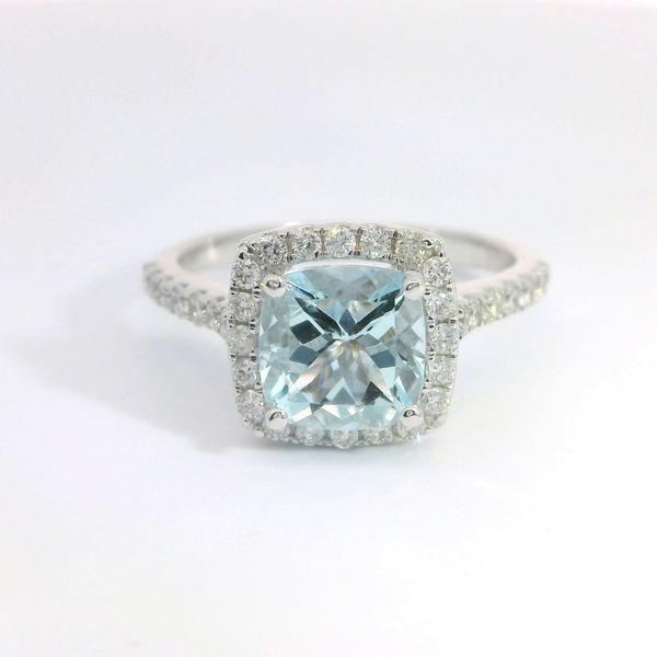 14K White Gold Oval Aquamarine and Diamond Ring Image 4 Bradley's Jewelers Jacksonville, NC