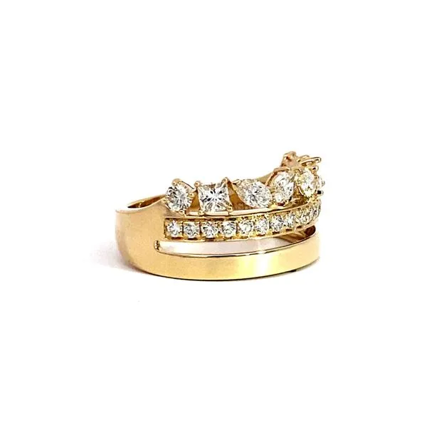 Ladys14 Karat Yellow Gold Diamond Fashion Ring