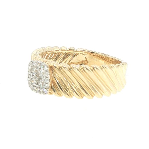 14K Yellow Gold Ribbed Diamond Cluster Graduated Ring Image 3 Bryan Jewelry Prattville, AL