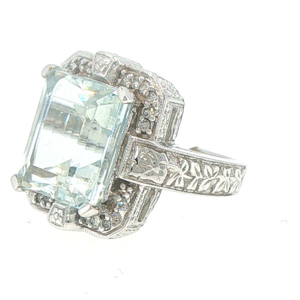 Ocean Mist Aquamarine Estate Ring Image 3 Bryan Jewelry Prattville, AL