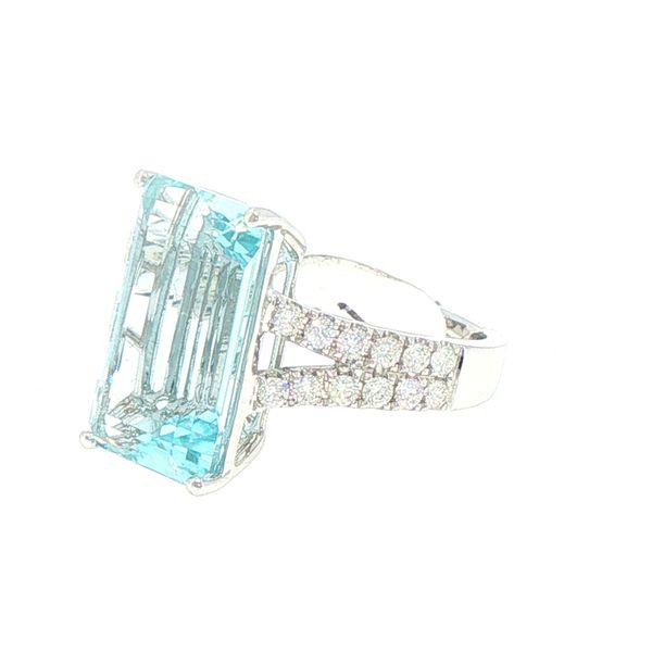 Aquamarine & Diamond Estate Ring Image 3 Bryan Jewelry Prattville, AL
